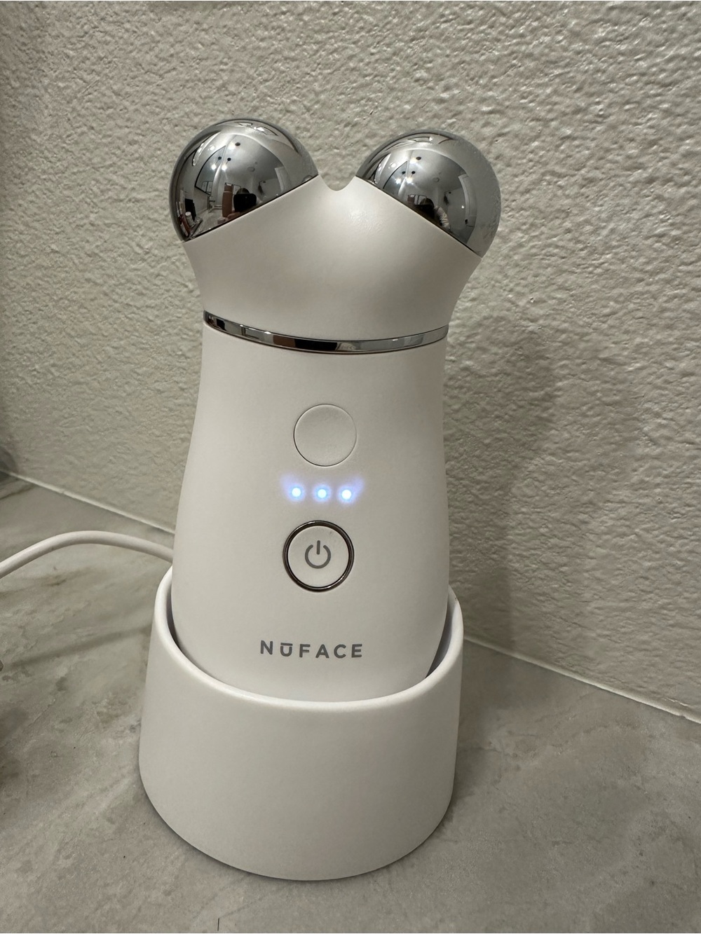 NuFace White Facial Sculpting Device with Silver Treatment Spheres
